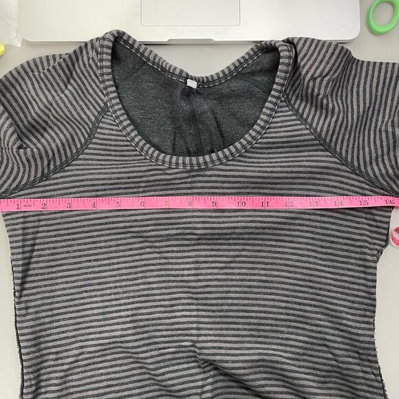 Lululemon Gray Stripe / Gray Knit Reversible Long Sleeve Top Sm - Picture 8 of 9
